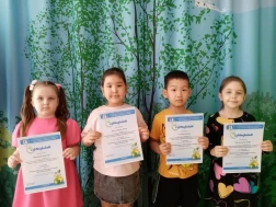 В конкурсе экологических рисунков ребят отметили наградами.